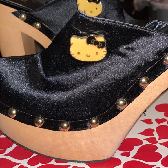 Hello kitty clogs - Picture 4 of 9